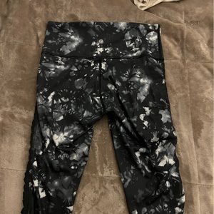 Mesh side lululemon crop leggings